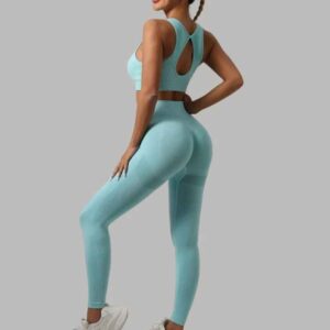Ensemble survêtement femme avec crop top ajusté et pantalon moulant tendance et confortable