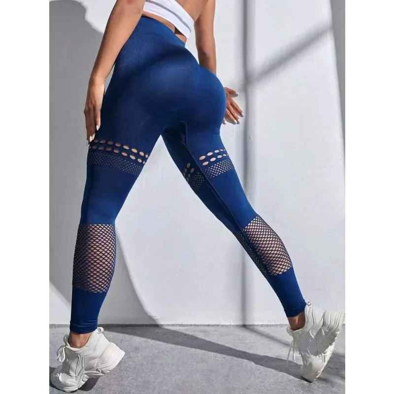Femme en legging taille haute, tissu gainant et élastique