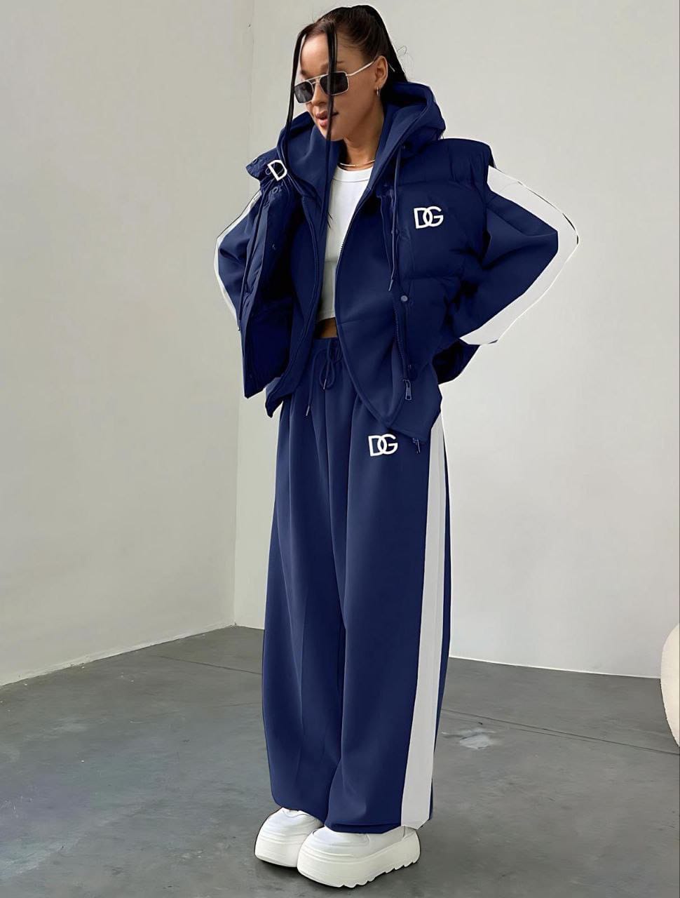 Ensemble Femme 3 pièces Jupe + Veste zippée + Crop top assorti – Sport Chic (Nouvelle Saison) – Image 2